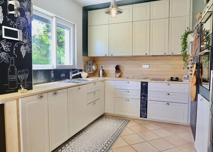 Holiday home Maison De Proche De La Bergerie Hyeres